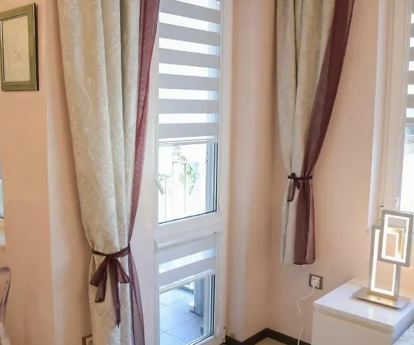 Derelli Deluxe And Derelli Adorable * Σόφια