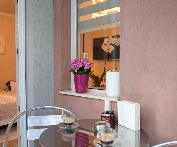 Derelli Deluxe And Derelli Adorable *