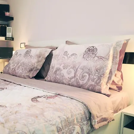 Derelli Deluxe And Derelli Adorable *