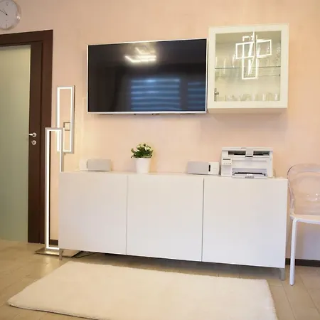 Derelli Deluxe And Derelli Adorable *