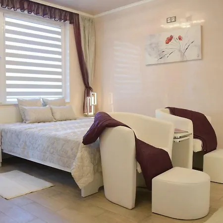 Derelli Deluxe And Derelli Adorable