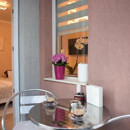 Derelli Deluxe And Derelli Adorable *