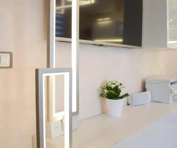 Derelli Deluxe And Derelli Adorable *