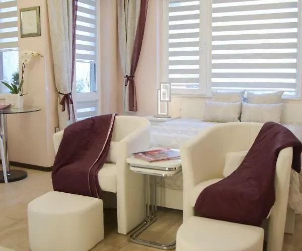 Derelli Deluxe And Derelli Adorable * Sofía