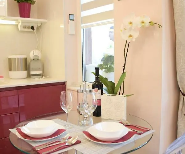 Derelli Deluxe And Derelli Adorable * 索菲亞