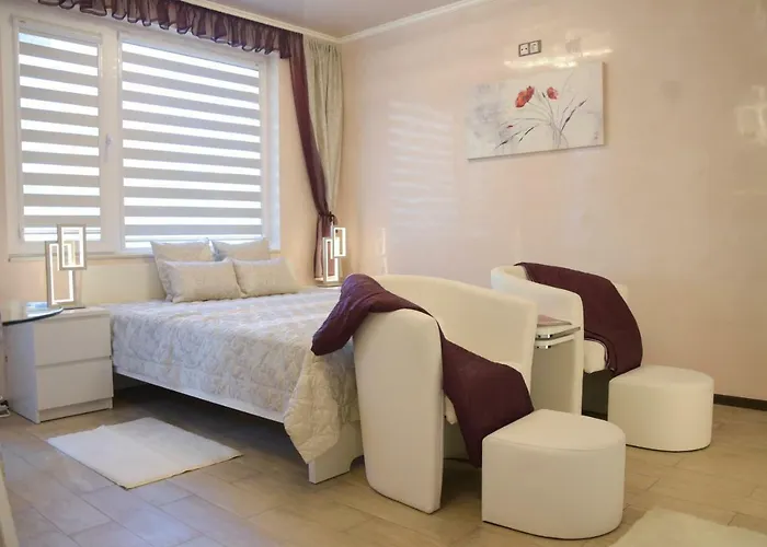 Derelli Deluxe And Derelli Adorable